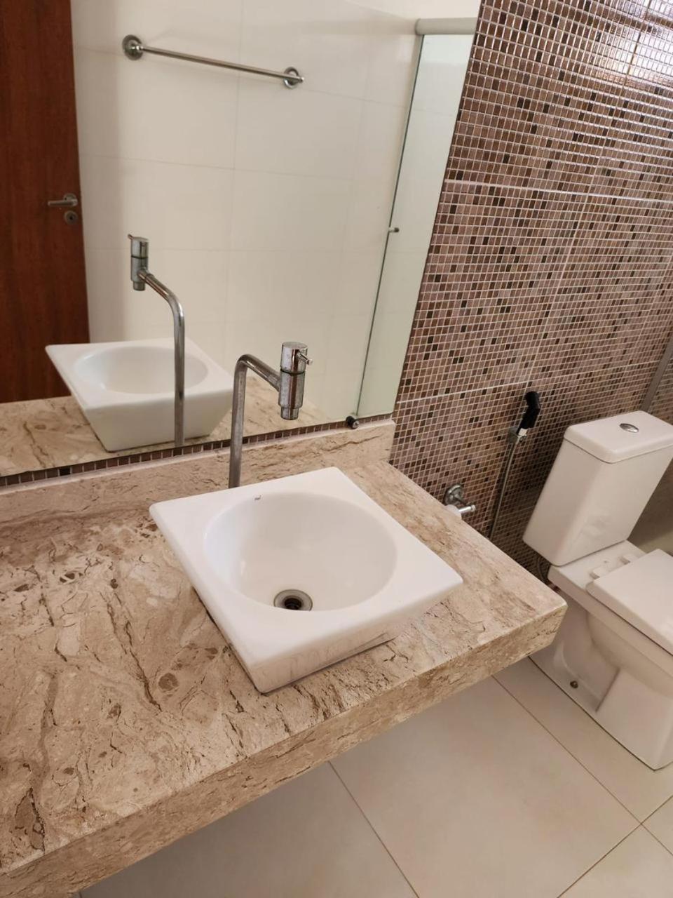 Com Ar-condicionado Em Casa Compartilhada A 5 Min Da Hospedagem domiciliar *